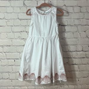 EDGEHILL COLLECTION SLEEVELESS WHITE DRESS WITH EMBROIDERY DETAILS.